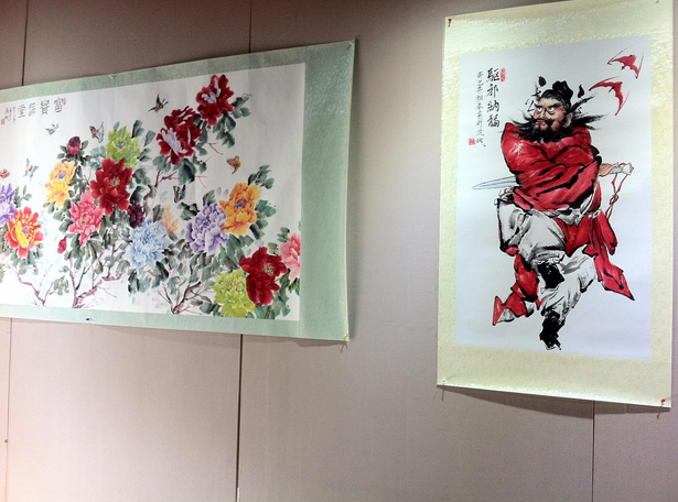 农家小院牡丹画展引来众多画迷来围观